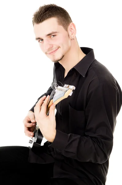 Cara bonito toca a guitarra elétrica — Fotografia de Stock