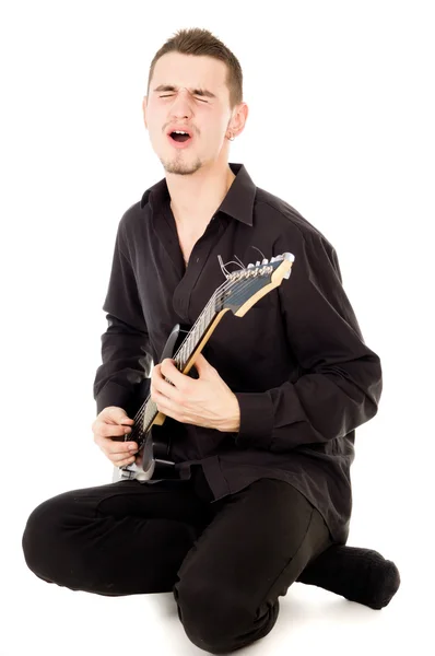 Chico travieso toca la guitarra eléctrica — Foto de Stock