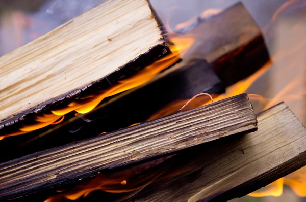 Hermoso fondo de la quema de registros — Foto de Stock