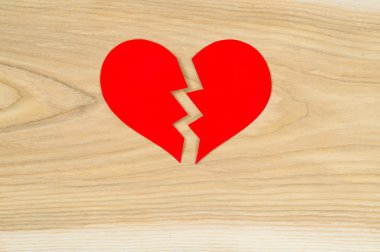 ahşap zemin üzerinde güzel kalp