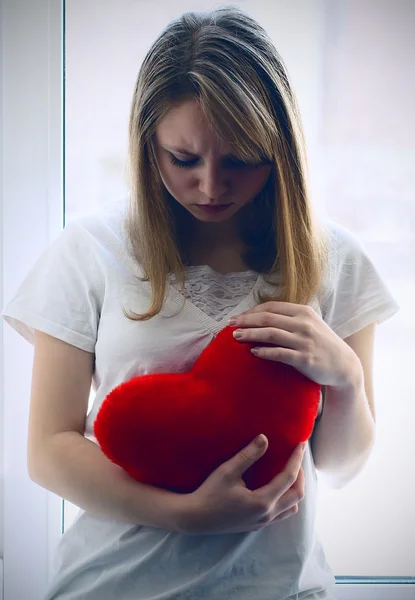 Bella ragazza nostalgia per il suo amato — Foto Stock