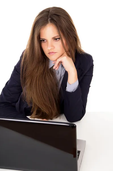 Business flicka sitter på arbetsplatsen — Stockfoto