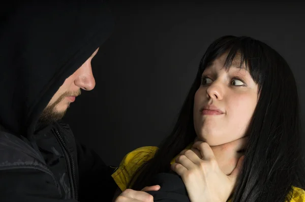 Täter packte das Mädchen an der Kehle — Stockfoto