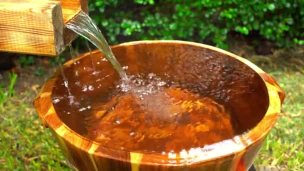 Wooden Bucket Foot Bath Hot Spring Garden Onsen Soft Focus — Stock Video