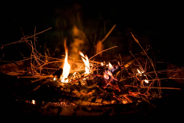 Ogień Płomienie Płomienie Płonące Iskry Bliska Wzory Ognia Płomienie Pożaru — Zdjęcie stockowe
