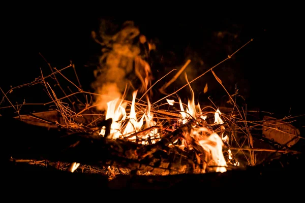 Tűz Lángok Lángok Égő Szikrák Közelednek Tűzminták Lángok Tűzből Éjszakai — Stock Fotó