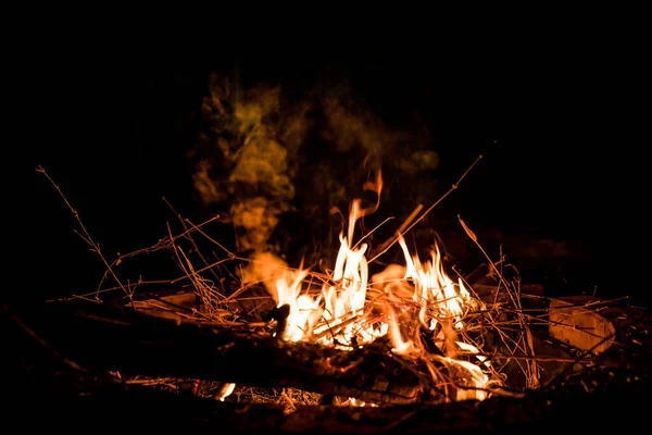 Ogień Płomienie Płomienie Płonące Iskry Bliska Wzory Ognia Płomienie Pożaru — Zdjęcie stockowe