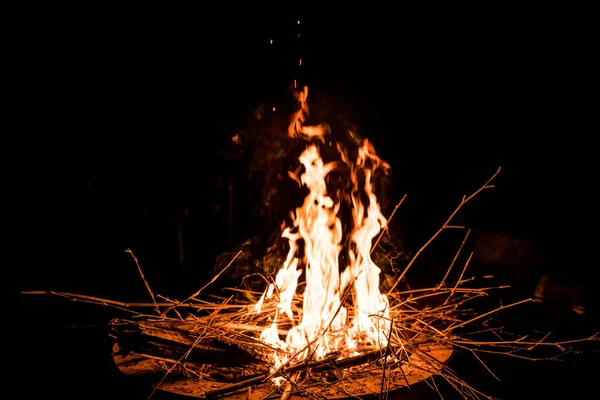 Fuego Llamas Las Llamas Las Chispas Ardientes Acercan Patrones Fuego — Foto de Stock