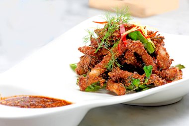 Baharatlı Domuz eti. Yumuşak odaklı..