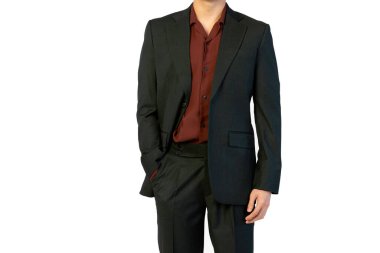 Beyaz arka planda şık bir takım giyen bir iş adamı. Stüdyoda iyi giyimli son sınıf öğrencisi. Düşünceli düşünmeyi, dikkatlice düşünmeyi, yumuşak odaklanmayı önemser.