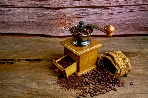 Vintage Kaffeemühle Alte Retro Handbetriebene Holz Und Metallkaffeemühle Manuelle Kaffeemühle — Stockfoto