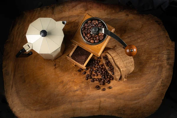 Kaffeesatz Mit Mokkatopf Und Mühle Auf Dem Alten Holzboden Weicher — Stockfoto