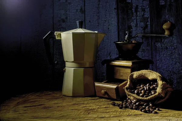 Kaffeesatz Mit Mokkatopf Und Mühle Auf Dem Alten Holzboden Weicher — Stockfoto