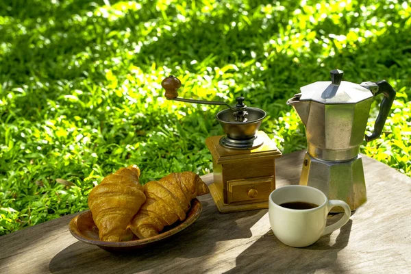 Coffee Cup Croissant Fresh Coffee Beans Old Wooden Floor While — Φωτογραφία Αρχείου