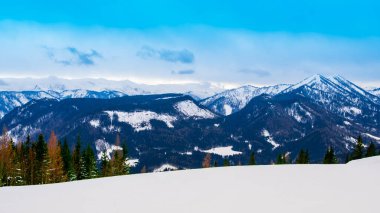 Avusturya 'da kayak ve snowboard yapan Brgeralpe Mariazell kayak merkezinin 11 km yamacı ve taşıyıcı misafirler için 5 asansörü vardır..