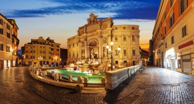 Trevi Çeşmesi gündoğumunda, Roma 'da, insan yok.
