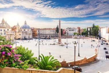 Piazza del Popolo 'nun Mısır Obelisk' i, çeşmeleri ve ikiz kiliseleri, Roma, İtalya