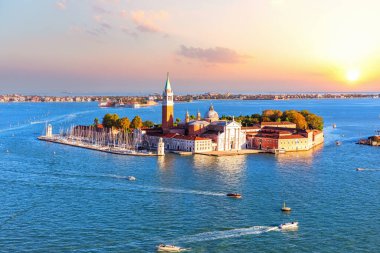 Ünlü San Giorgio Maggiore adası Venedik, güzel gün batımı manzaralı, İtalya