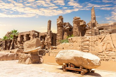 Amun-Re bölgesi, pilon kapısı, Karnak Tapınağı, Luxor, Mısır.