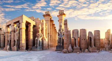 Luxor Tapınağının İkinci Sütunları, Mısır
