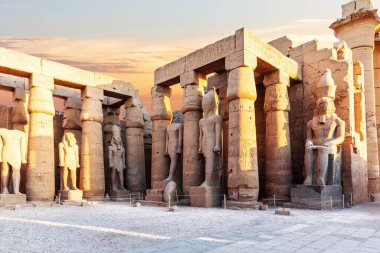 Luxor Tapınağı Ramses II Pylon, Lüksör Şehri, Mısır