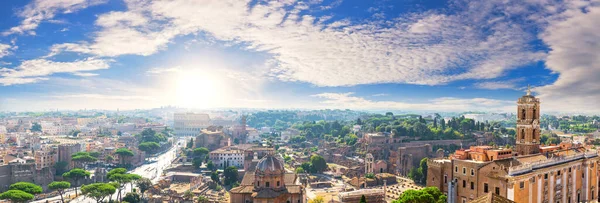 The Tabularuim in the panorama of Roman Forum, Italy — Fotografia de Stock