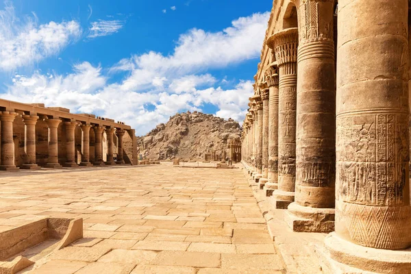 Famous Philae Temple Κιονοστοιχία Του Προαύλιου Χώρου Ασουάν Αίγυπτος — Φωτογραφία Αρχείου