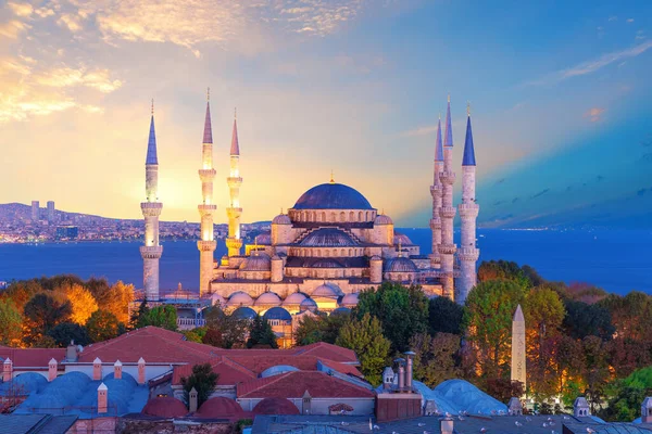 A Mesquita Azul, Istambul, Turquia, vista completa — Fotografia de Stock