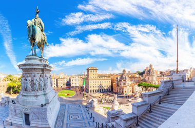 Venedik Meydanı veya Piazza Venezia, Roma, İtalya 'daki Victor Emmanuel anıtı