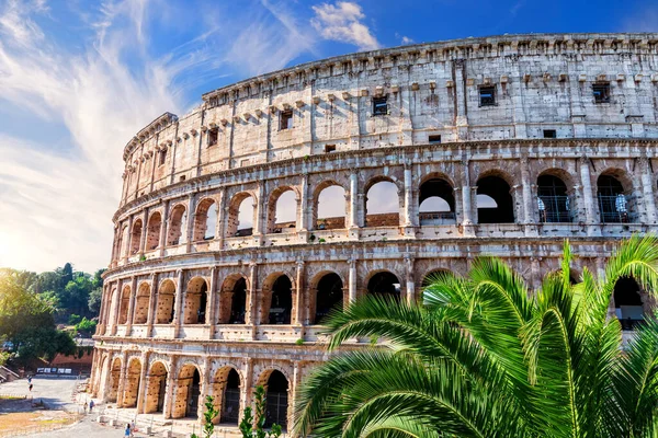 Roman Coliseum Clouds Side View People — Foto de Stock