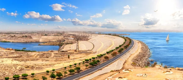 Aswan High Dam Kilátás Gyönyörű Napos Panoráma Egyiptom — Stock Fotó