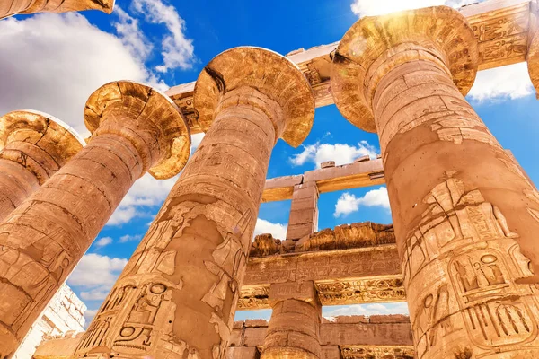 Oude Zuilen Met Prachtig Houtsnijwerk Karnak Tempel Grote Hypostyle Hall — Stockfoto