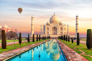 Wonder of the world Taj Mahal Mausoleum, India, Uttar Pradesh, Agra.