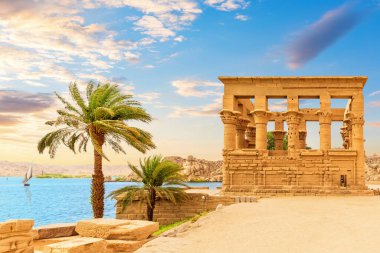 Trajanlar, Nil, Aswan, Mısır 'daki,
