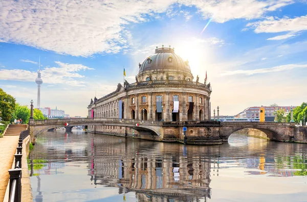 Museum Island Spree Vista Los Puentes Día Soleado Berlín Alemania — Foto de Stock