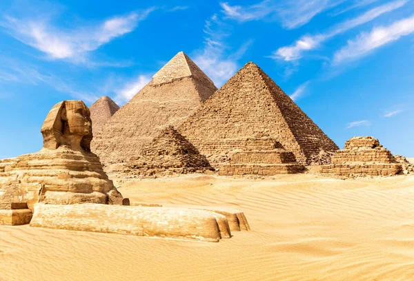 Esfinge Por Las Pirámides Guiza Desierto Egipto — Foto de Stock