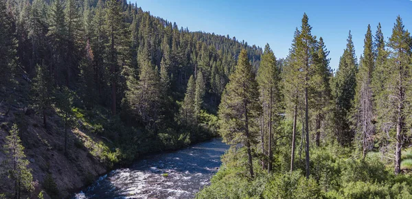 California Placer 'da Truckee Nehri' nde Akıntı