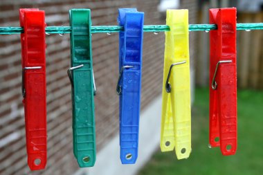bir satıra clothespins