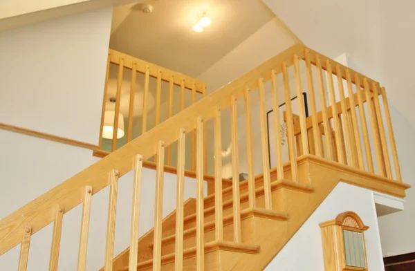 Modern staircase in oak — Stockfoto