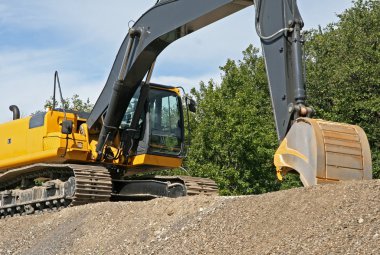 Ekskavatör kova kürek ile