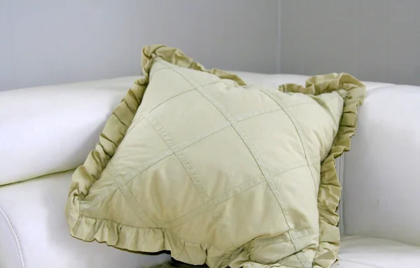 Подушка с оборками — стоковое фото