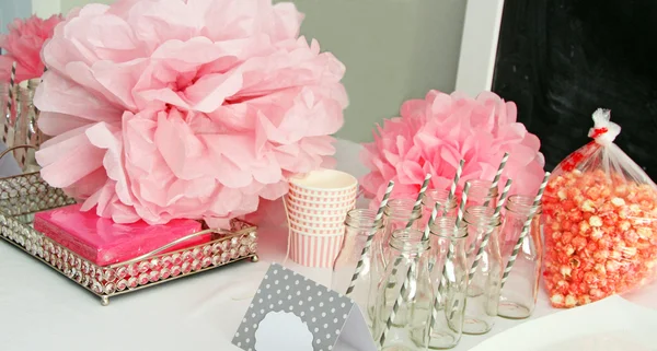 Table decorations for a girl's baby shower — Stock Photo, Image