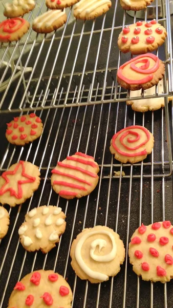 Decorated cookies on cooling rack — Stock Photo, Image