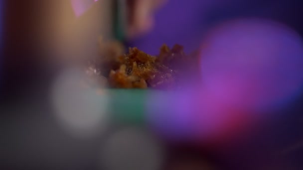 Tabák Hookah Padá Stůl Detailní Záběr Tmavém Pozadí Zpomalený Pohyb — Stock video