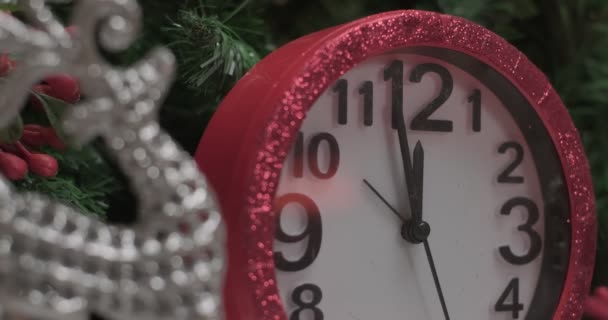 Pink Shiny Clocks Silver Christmas Deer Toys Front Christmas Tree — Stockvideo