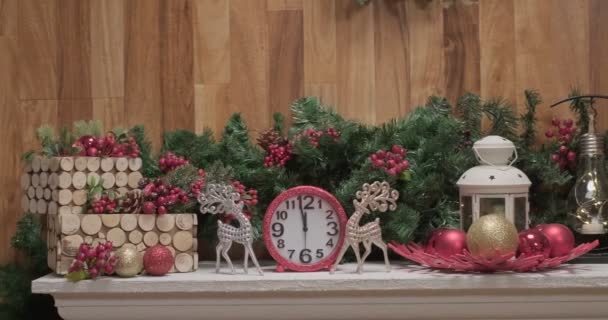 Christmas Composition Tree Branches Clocks Toys Tangerinnes Etc White Fireplace — Αρχείο Βίντεο