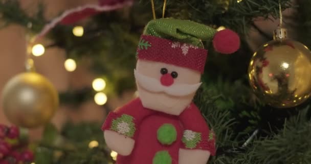 Toy Santa Balls Hanging Christmas Tree Slow Motion — Αρχείο Βίντεο