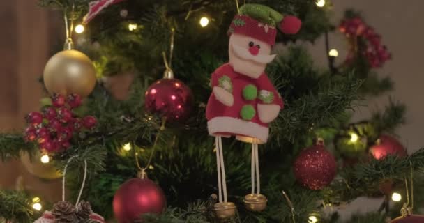 Toy Santa Balls Hanging Christmas Tree Slow Motion — Vídeo de Stock