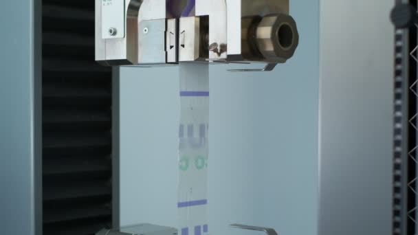 Sampel Pita Polimer Untuk Kantong Plastik Diuji Untuk Kekuatan Laboratorium — Stok Video