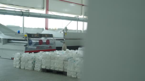 Заводской Цех Машинами Пластиковыми Мешками Замедленная Съемка — стоковое видео